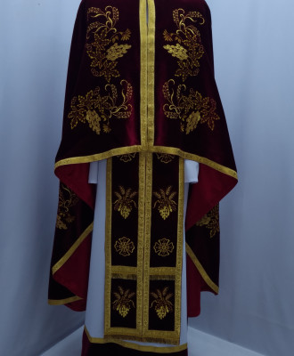 Вишитий одяг для священників Ф37 оксамит вишевий