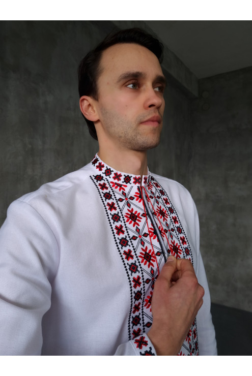 Українська вишита приталена сорочка для чоловіків "Традиційна"